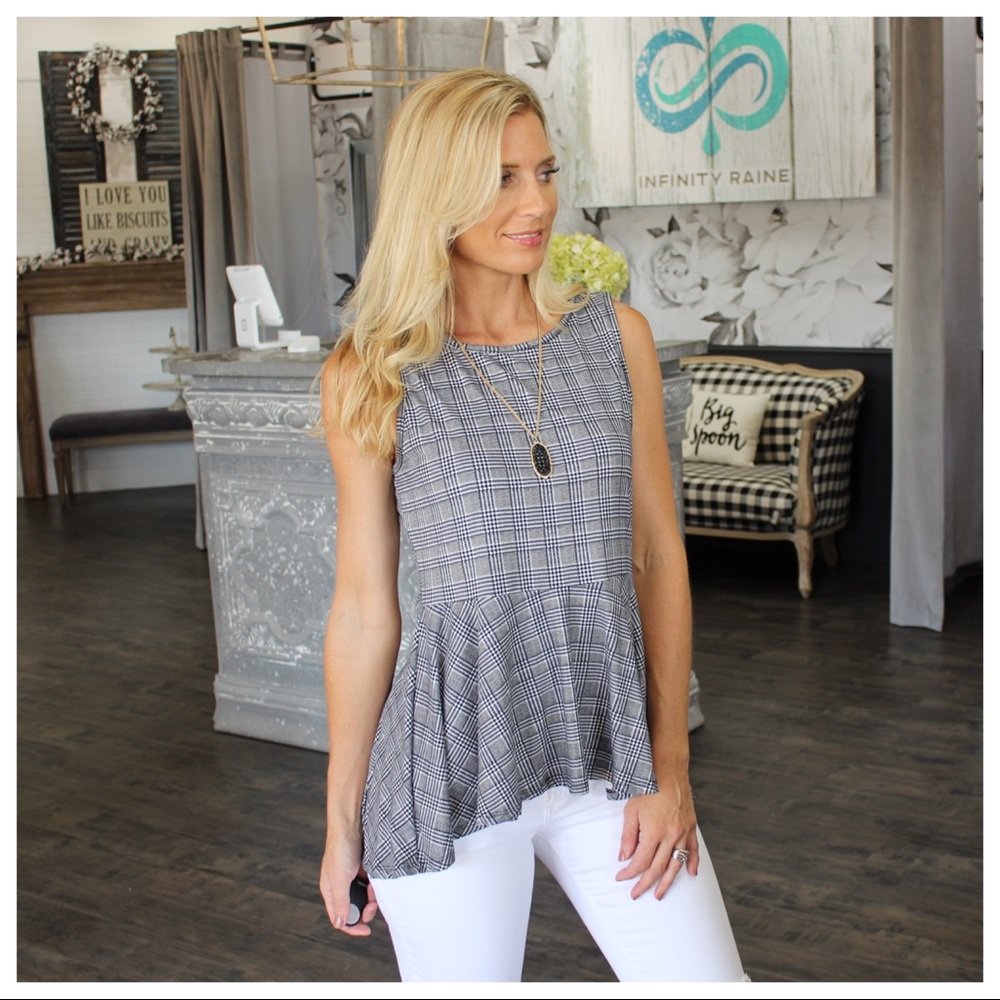 ✨LAST ONE✨Peplum Herringbone Sleeveless Tunic - Picture 2 of 4